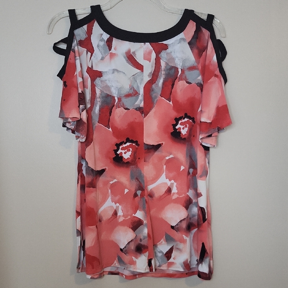 Outfit Potential: Chic Women's Floral Blouse in Red and Black | BB-Dsst0126 - Picture 4 of 5